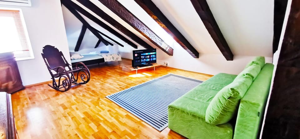 Communal lounge/ TV room, TV and multimedia, Living room, Seating area