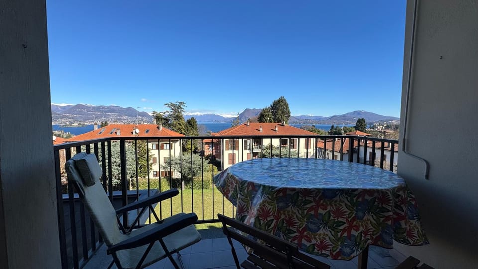 Day, Natural landscape, View (from property/room), Balcony/Terrace, Dining area, Mountain view