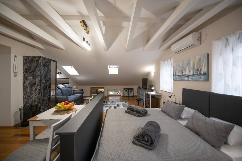 Bed, Seating area, wardrobe