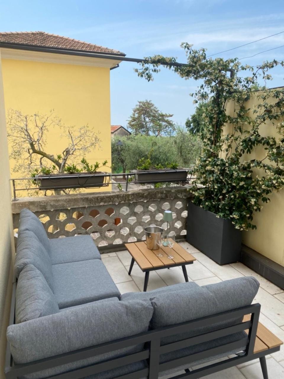 Junior Suite agli Archi Apartment in Torri del Benaco