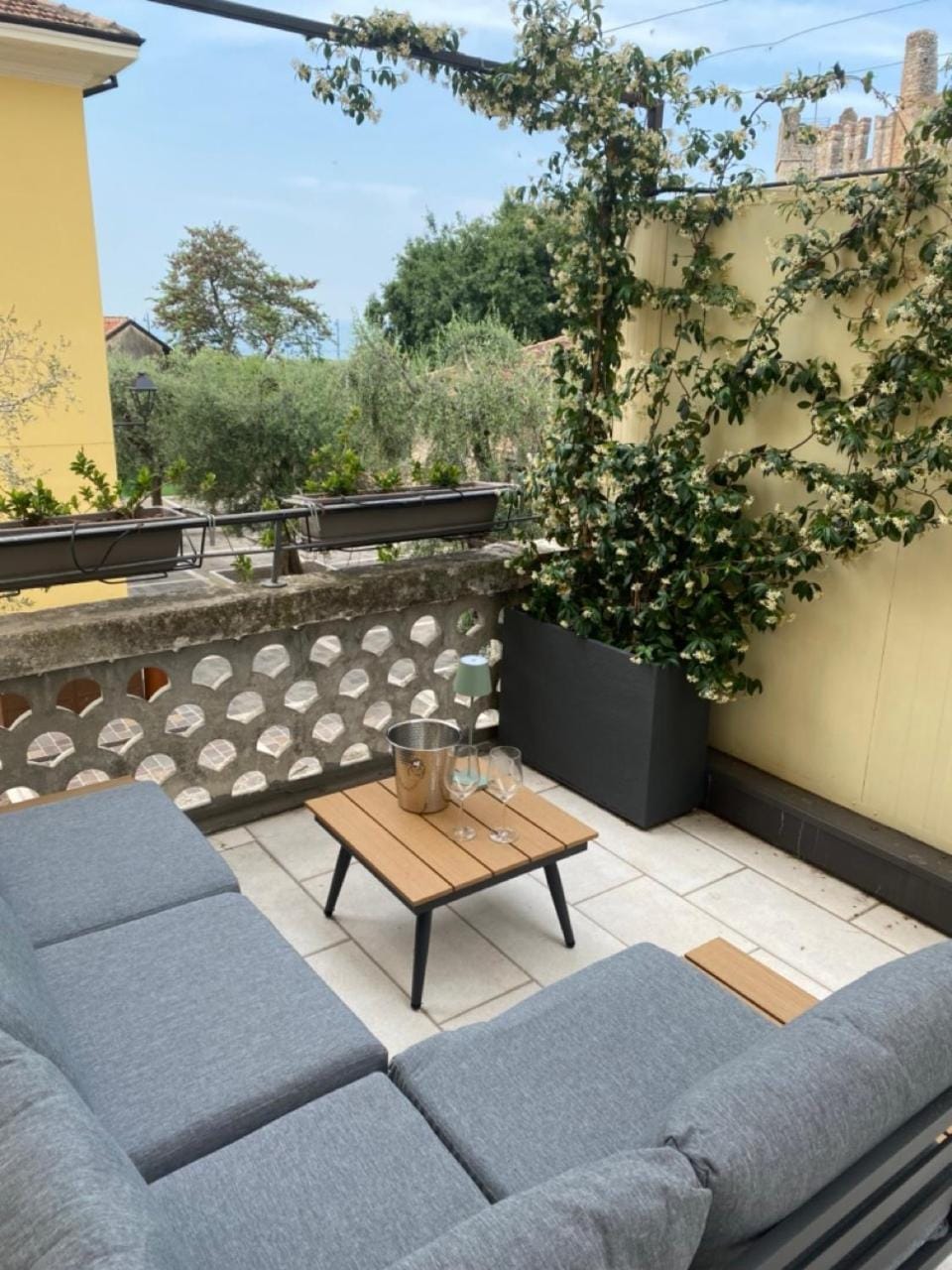 Junior Suite agli Archi Apartment in Torri del Benaco