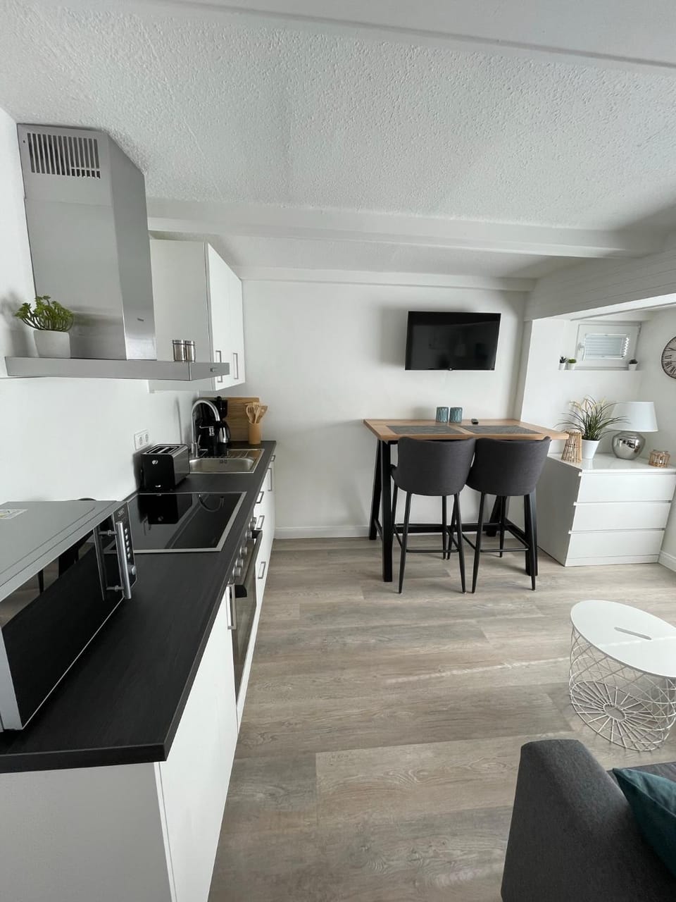 Coffee/tea facilities, Kitchen or kitchenette, Living room, Seating area, minibar, pet friendly, stove, toaster