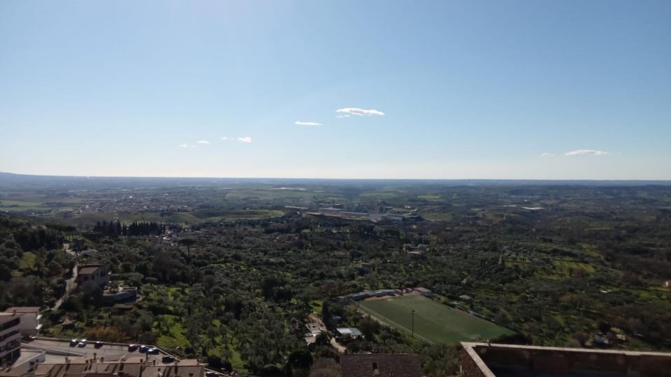 Photo of the whole room, City view
