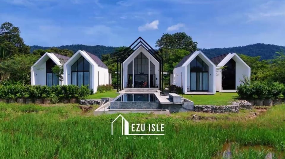 Property building, Spring, Natural landscape, Mountain view, Pool view, Swimming pool
