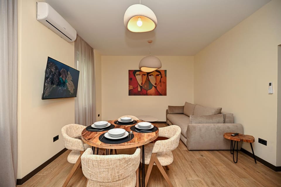 Seating area, Dining area