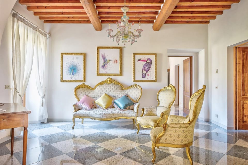 Living room, Seating area