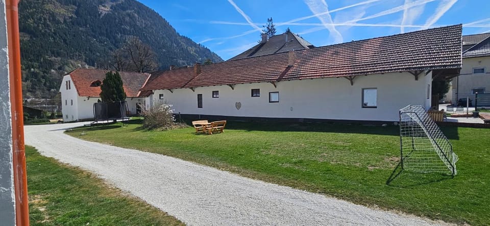 Ferien- und Pferdegut Schloss Treffen Apartment in Villach