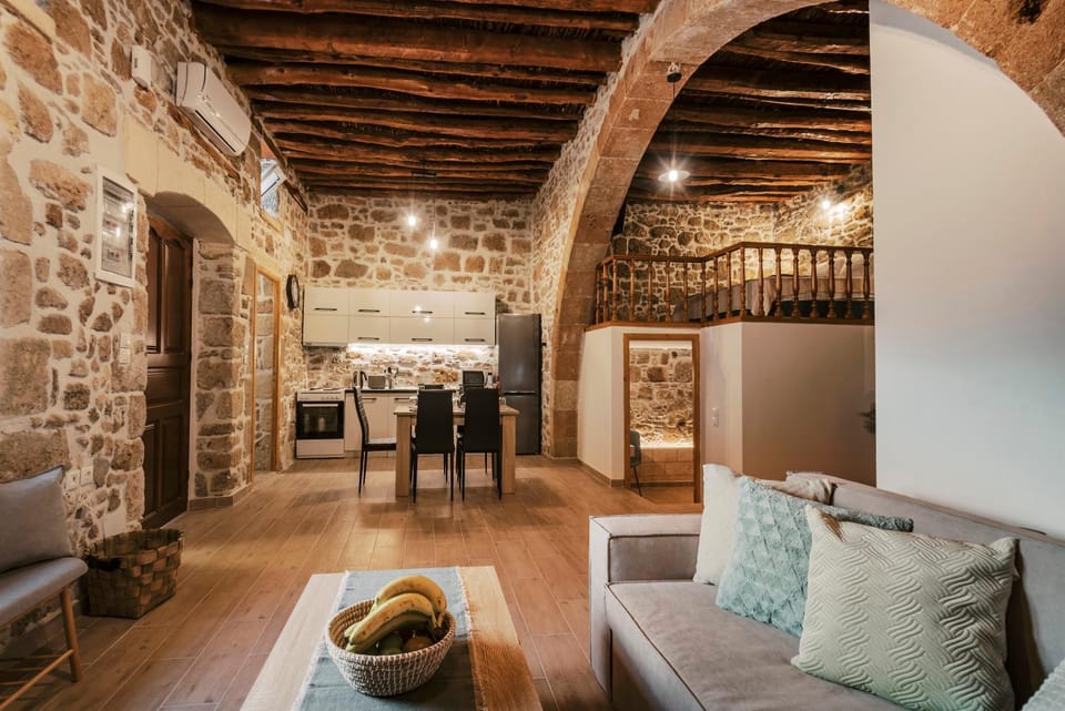 Seating area, Dining area