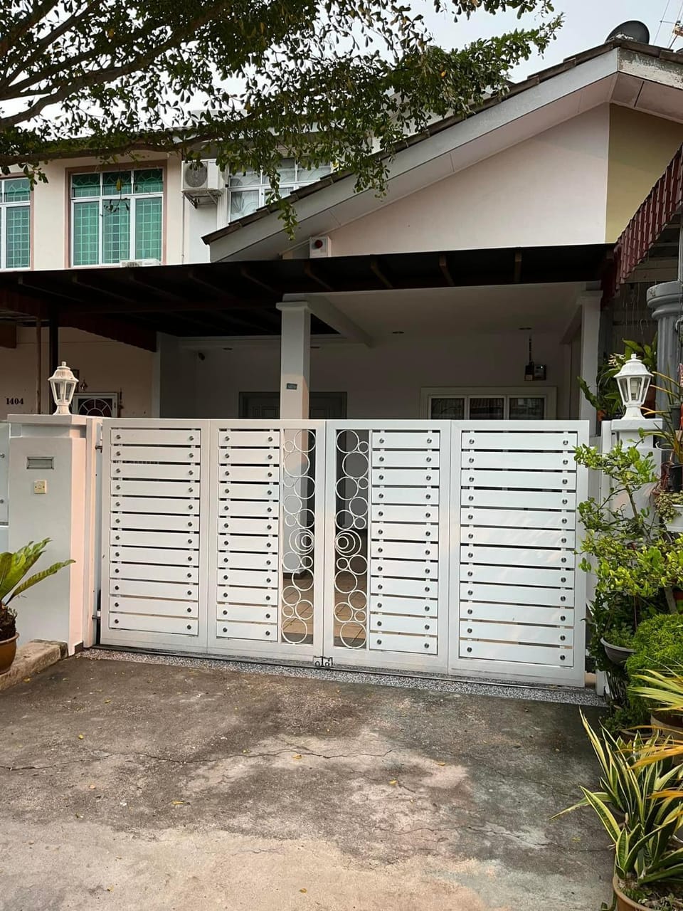 Facade/entrance