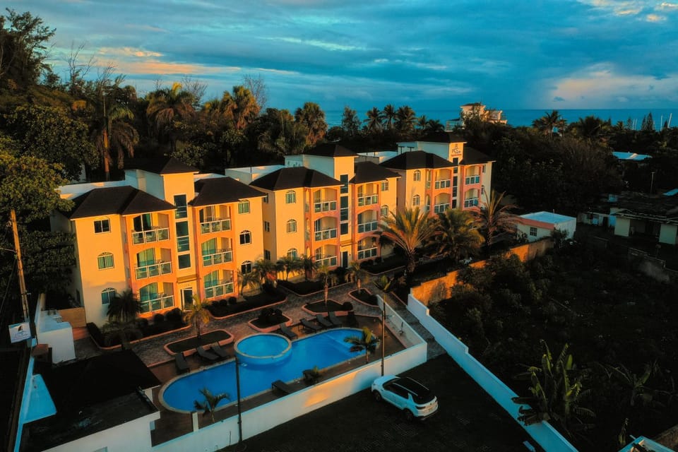 Property building, Bird's eye view, View (from property/room), Beach, Pets, Pets, Garden view, Sea view, Swimming pool, Sunset, Parking, pet friendly, air conditioner