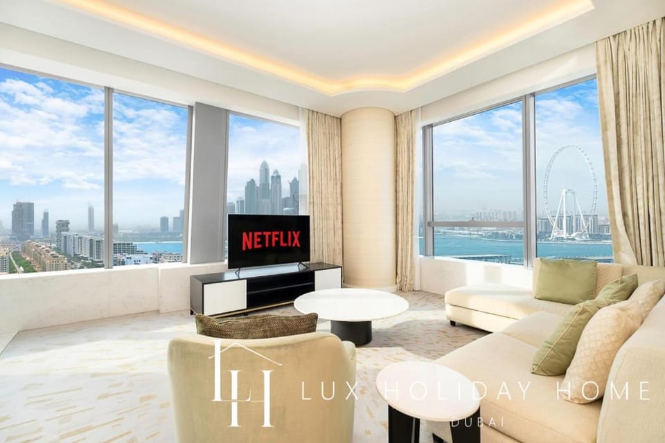 TV and multimedia, Living room, City view, Sea view