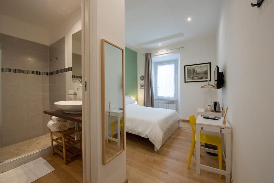 Bed, Bathroom, Photo of the whole room, Bedroom, towels