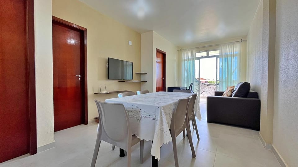 TV and multimedia, Kitchen or kitchenette, Living room, Seating area, Dining area