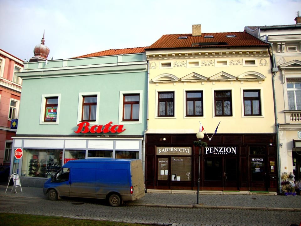 Facade/entrance