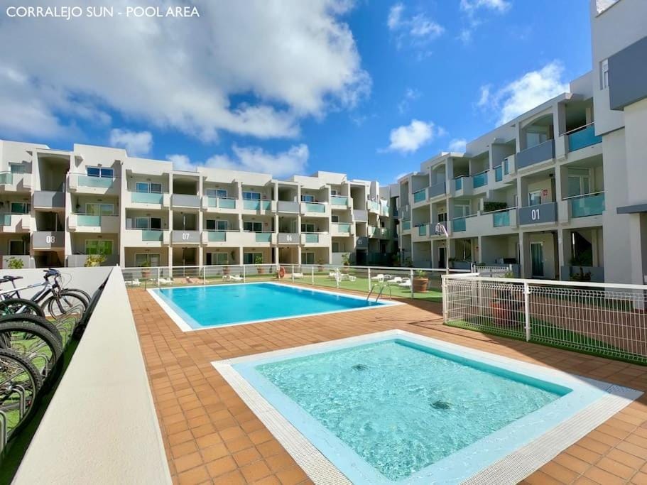 Swimming pool, sunbed