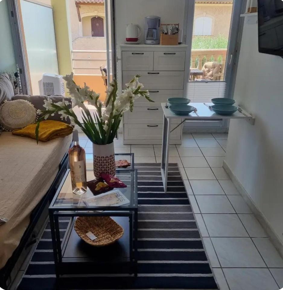 Gemütliches Studio, Pool, Parkplatz. Ohne Vis-a-vis. Apartment in Fréjus