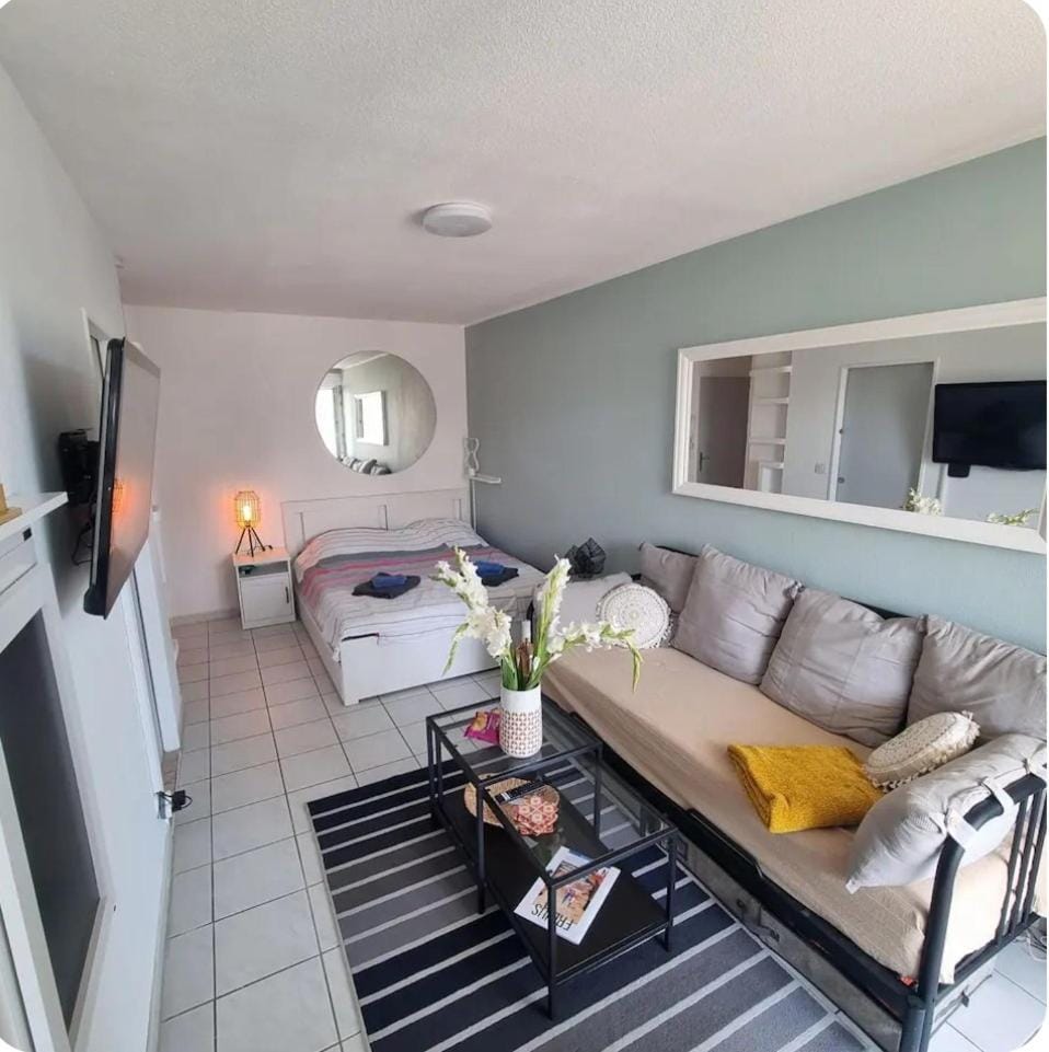 Gemütliches Studio, Pool, Parkplatz. Ohne Vis-a-vis. Apartment in Fréjus