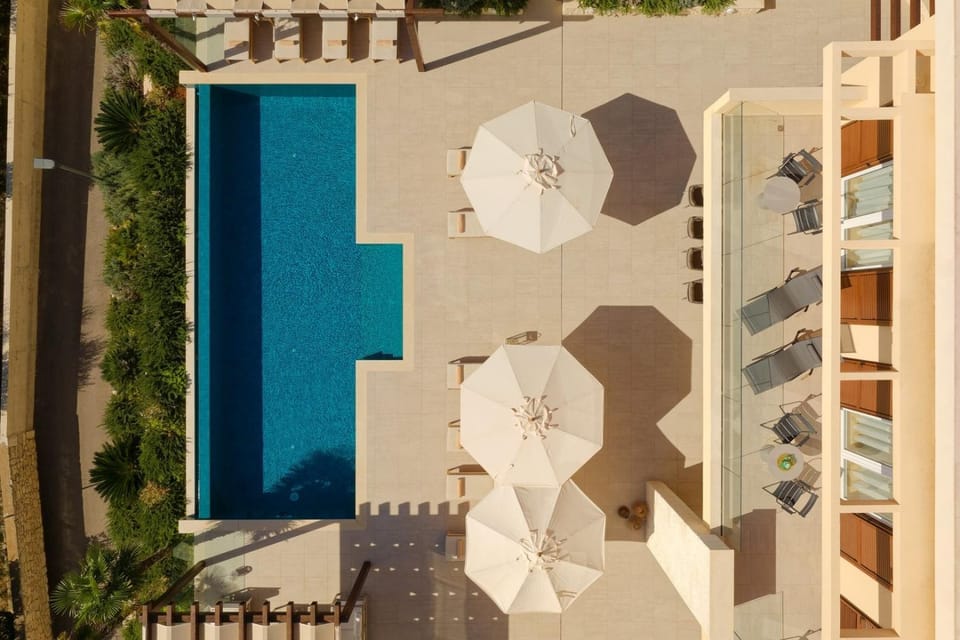 Property building, Day, View (from property/room), Balcony/Terrace, Balcony/Terrace, Pool view, Swimming pool, Swimming pool