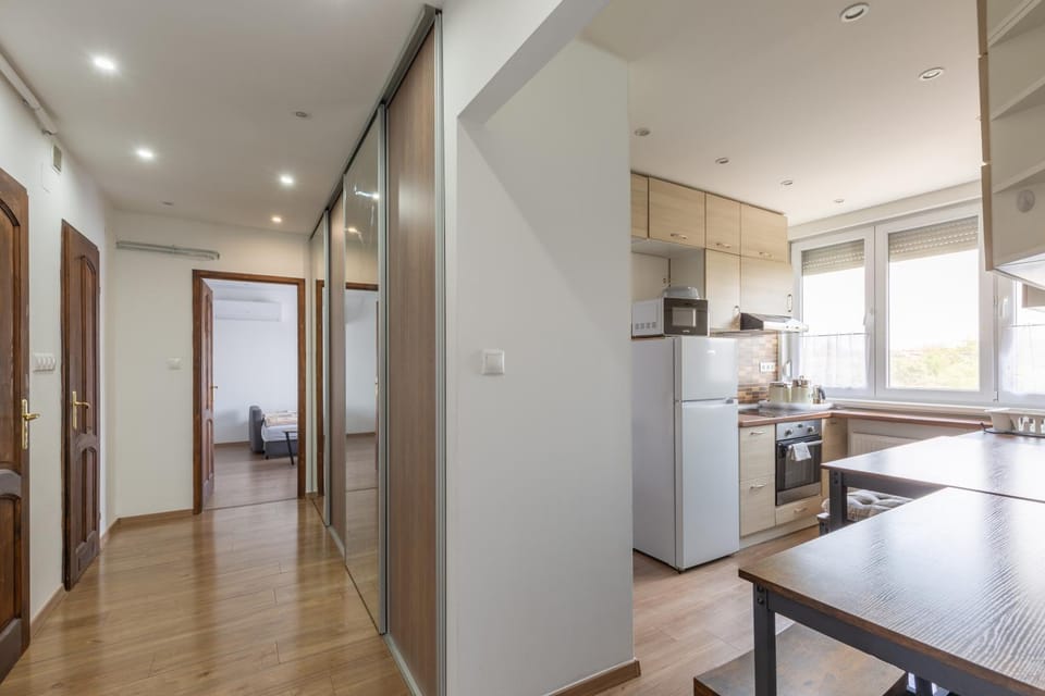 Kitchen or kitchenette, River view