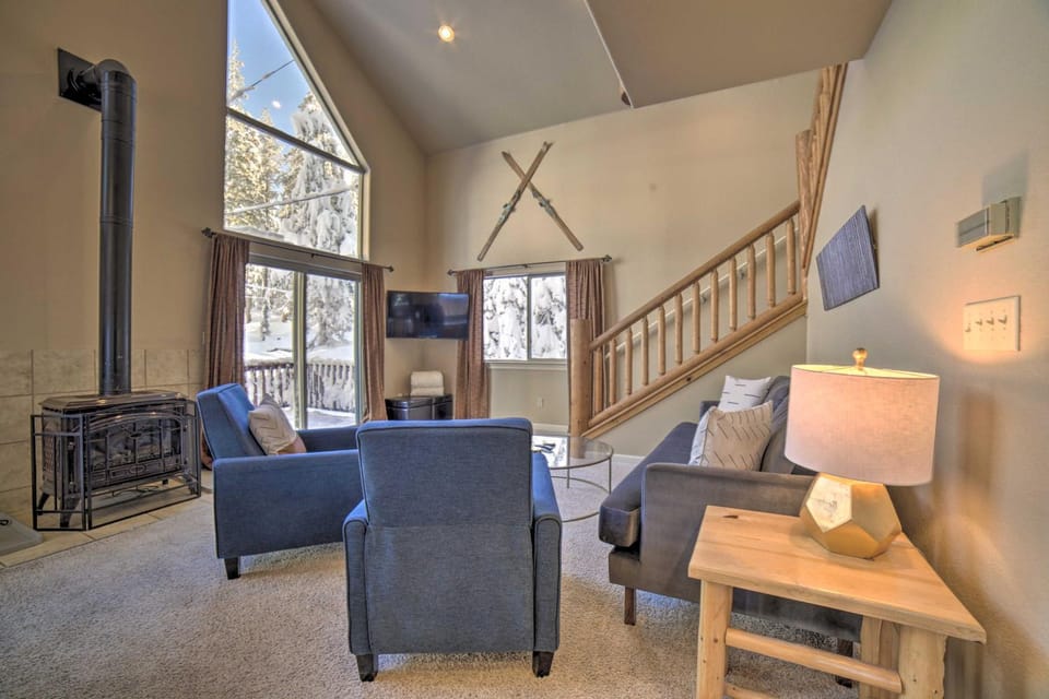 Great for Groups: Soda Springs Cabin w/ Deck! Cabin in Sierra Nevada