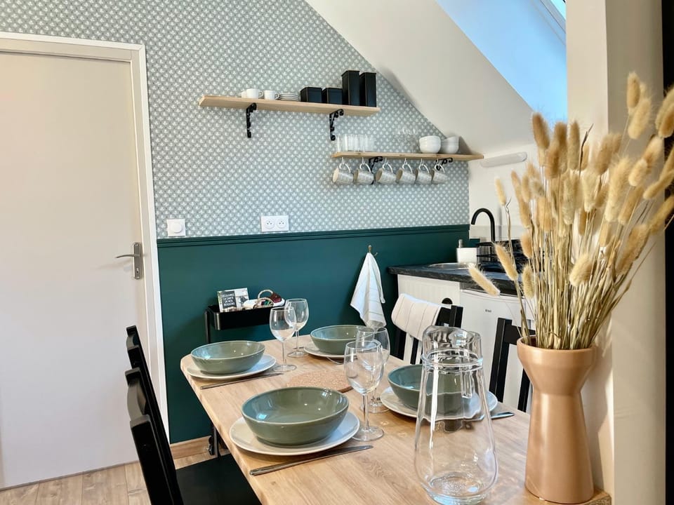 Kitchen or kitchenette, Food and drinks, Dining area, minibar
