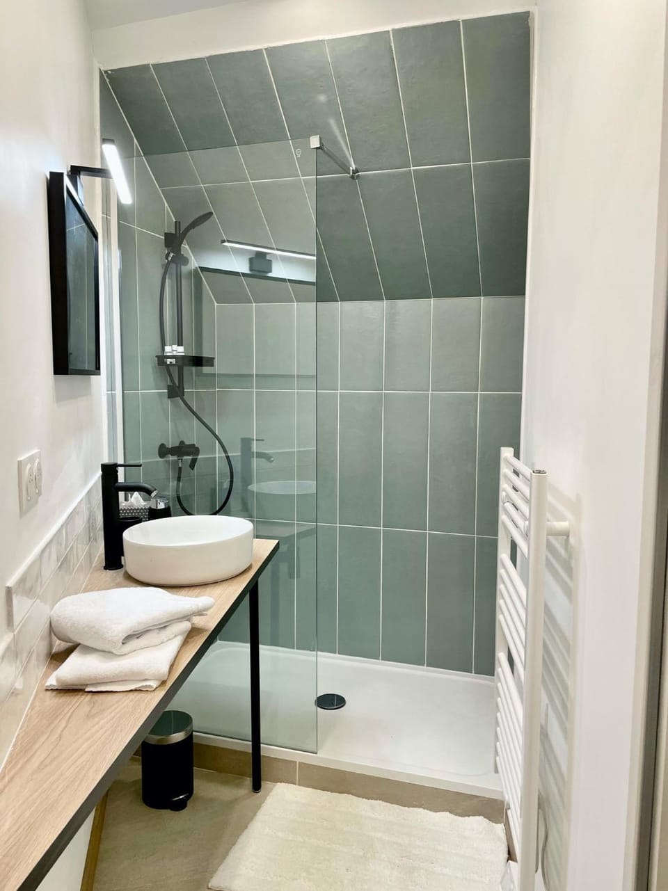 Shower, Bathroom, towels