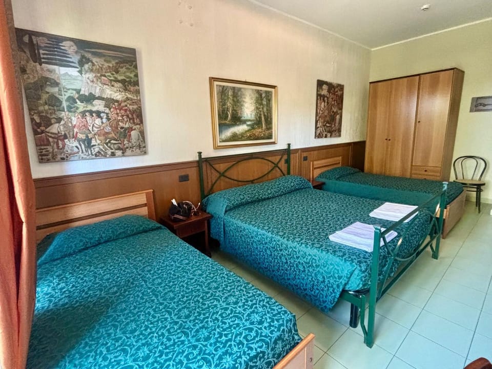 Bed, Photo of the whole room, towels
