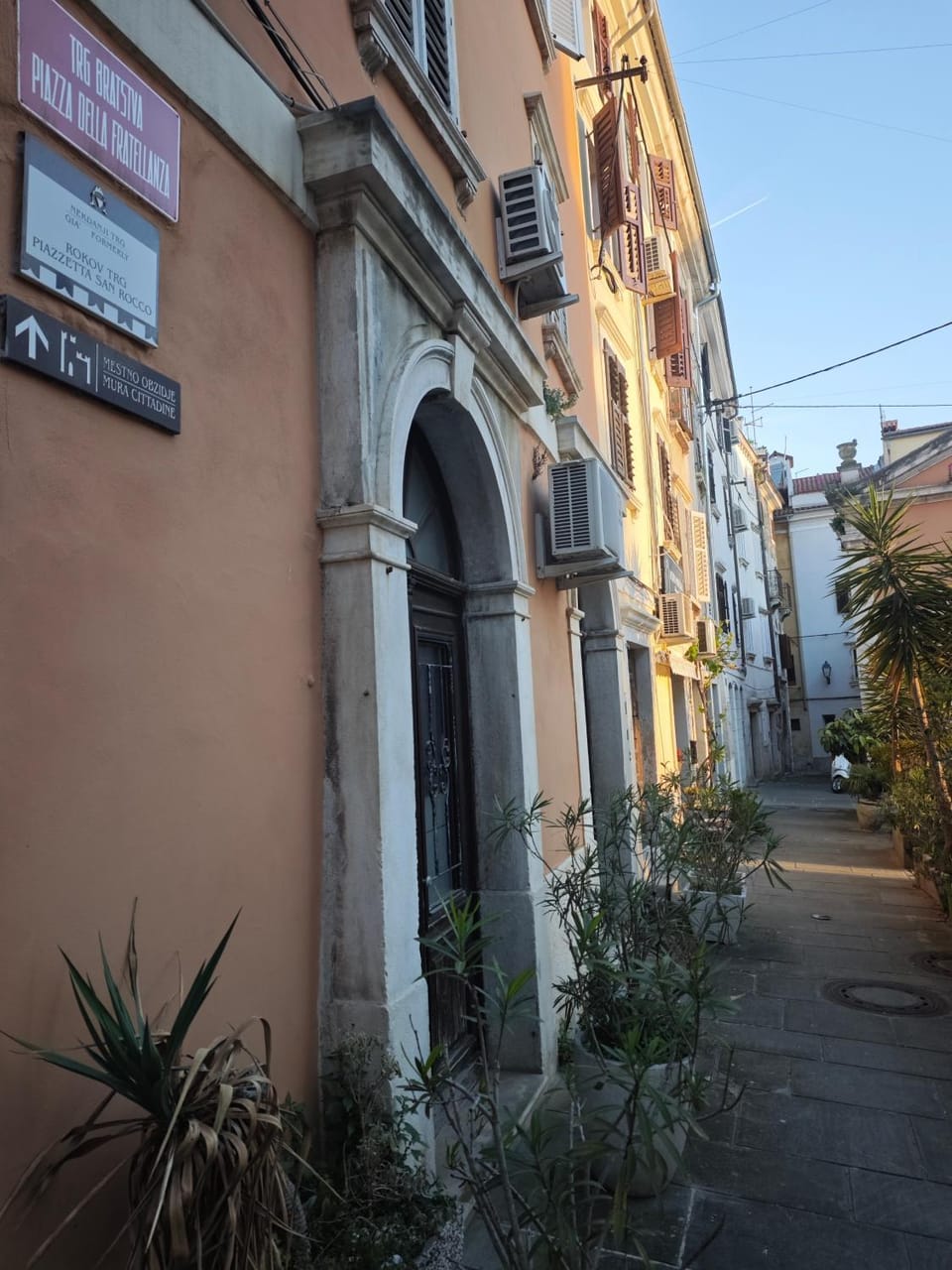 Property building, Neighbourhood