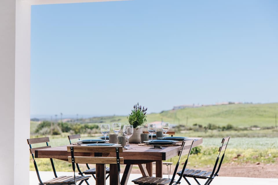 Communal lounge/ TV room, Day, Natural landscape, Dining area