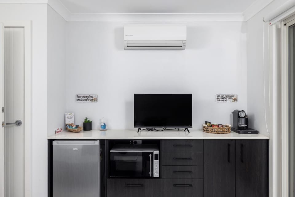 TV and multimedia, air conditioner