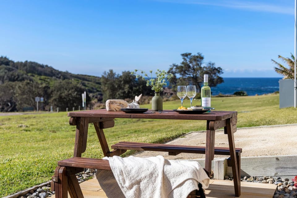 Day, Food and drinks, Dining area, Sea view