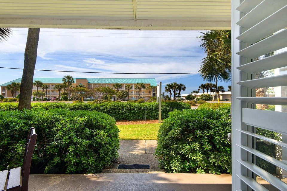 Grand Caribbean West 111- Just Beach It House in Destin