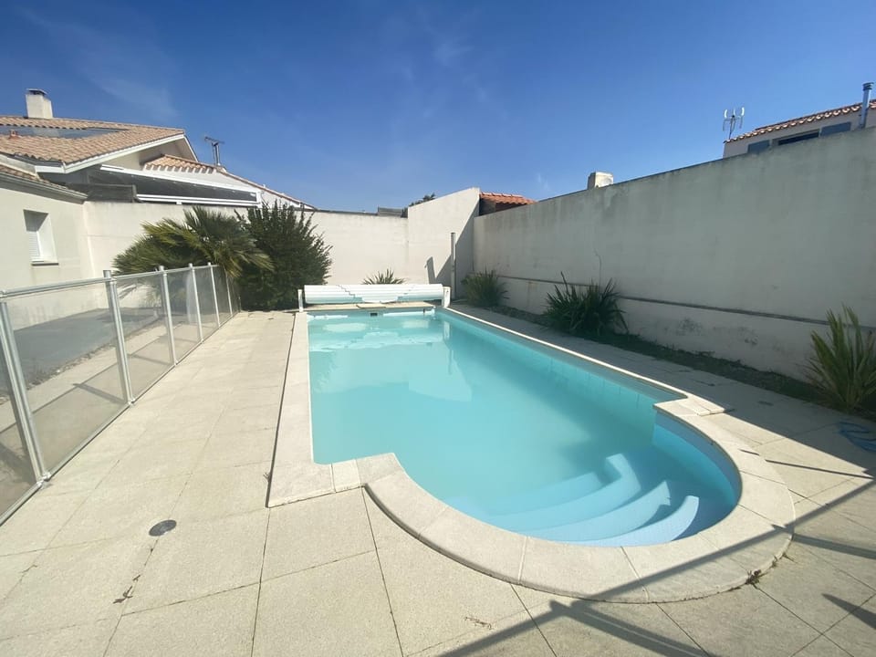 Villa familiale avec piscine privée chauffée, 800m plage, WiFi - FR-1-231-260 House in Pays de la Loire