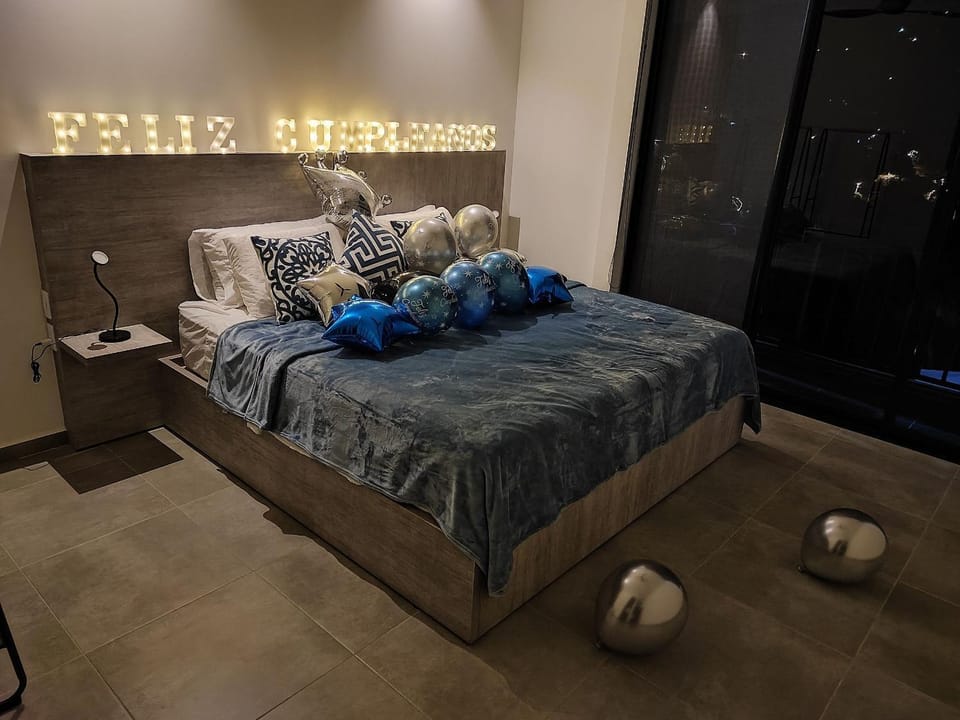 Bed, Photo of the whole room, Decorative detail