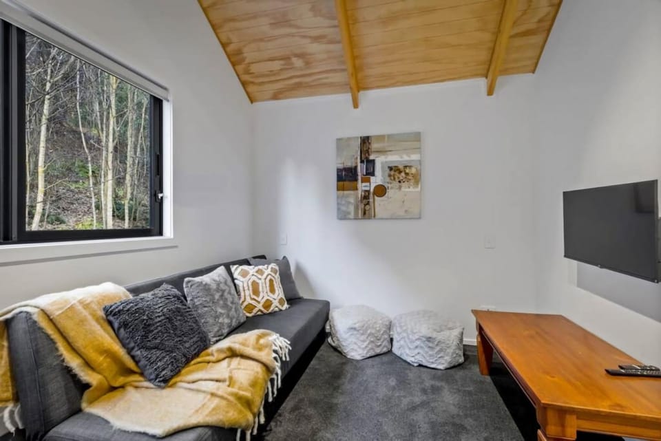 Central Queenstown Apt 15a - with Gym walk to town Apartment in Queenstown