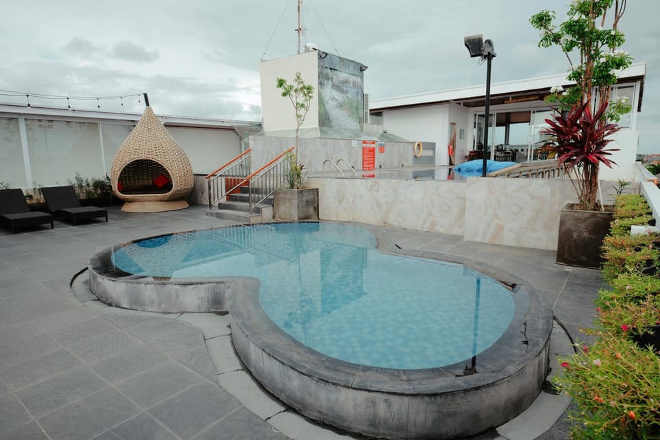 Swimming pool