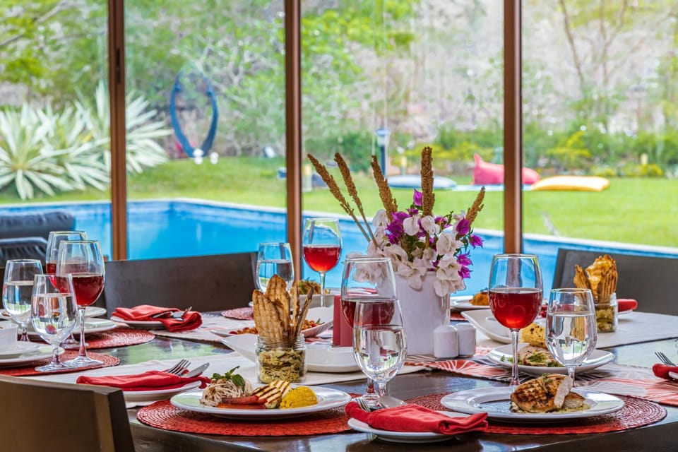 Dining area, Food