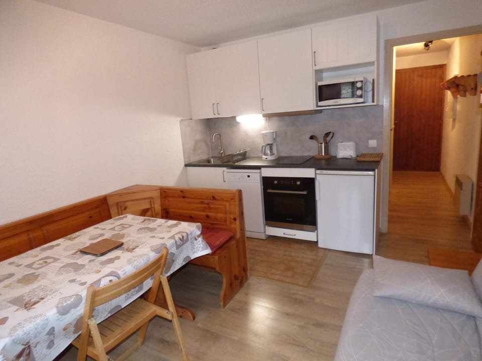 Résidence Eden Val - Studio cabine 3 personnes 2 exposé Sud MAE-8154 Cabin in Auvergne-Rhône-Alpes