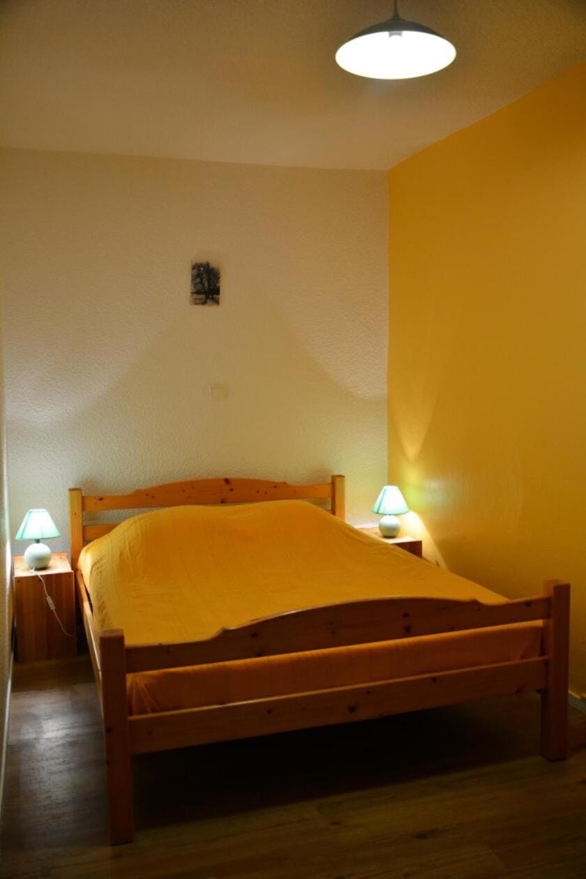 Résidence Les Bergers - 2 pièces cabine 4 personnes exposé Nord-Ouest MAE-8954 Cabin in Auvergne-Rhône-Alpes