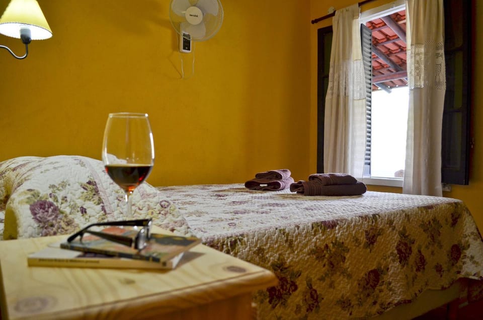 Bed, Photo of the whole room, Decorative detail, Bedroom