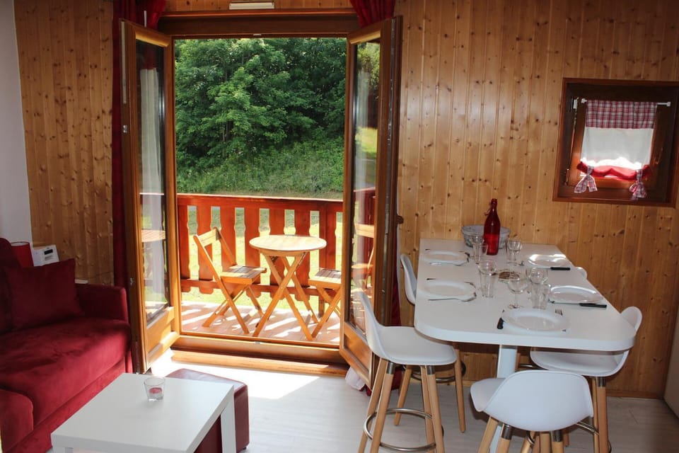 Résidence La Croix Du Sud - Studio cabine 4 personnes 2 exposé est MAE-9044 Cabin in Auvergne-Rhône-Alpes