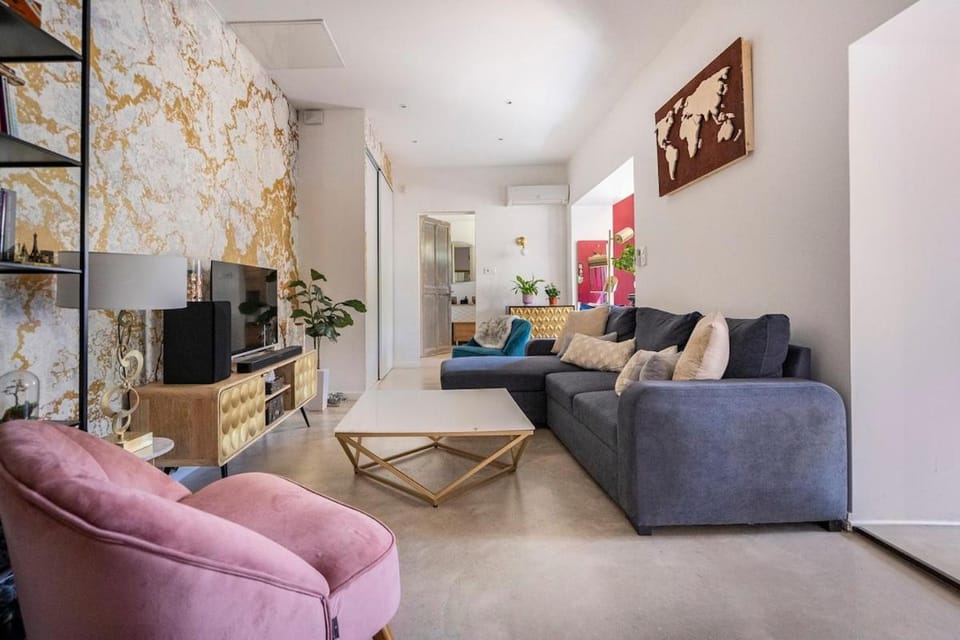Communal lounge/ TV room, Living room