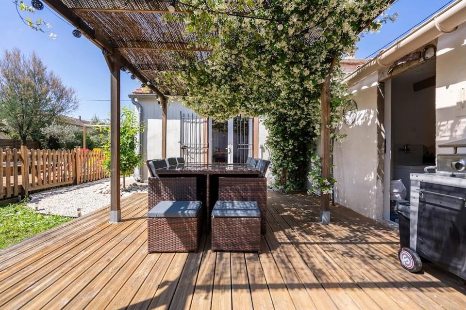 Patio, Garden, Dining area