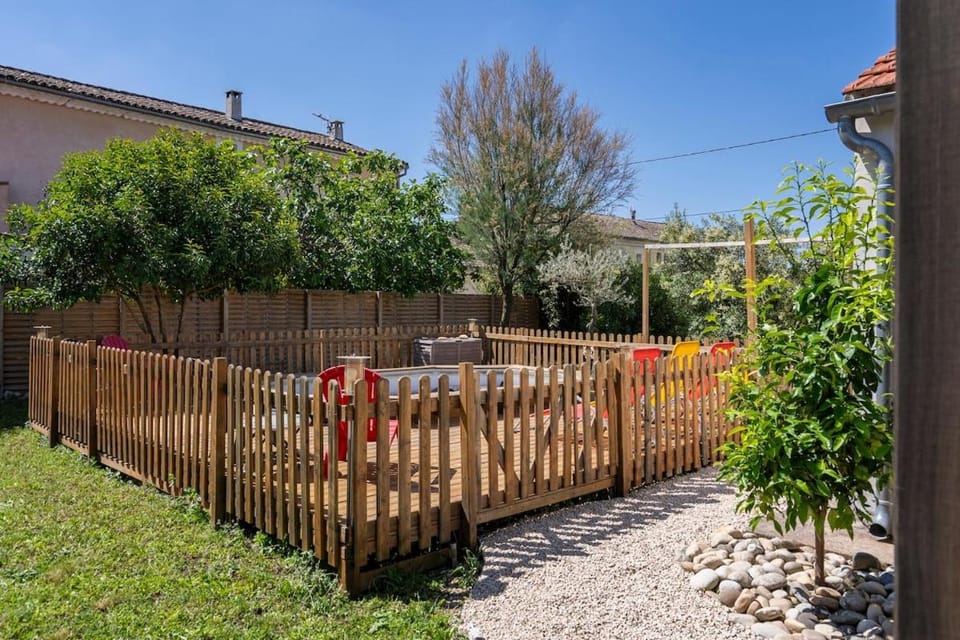 Day, Garden
