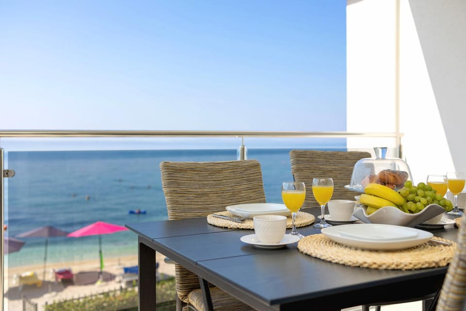 Patio, Day, Natural landscape, View (from property/room), Balcony/Terrace, Food and drinks, Dining area, Food, Sea view, Drinks