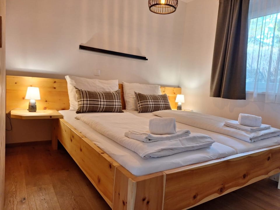 Bedroom, bunk bed