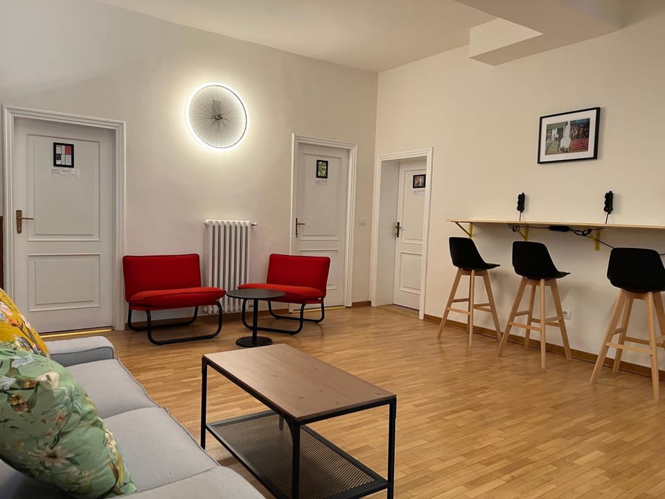 Living room, Seating area