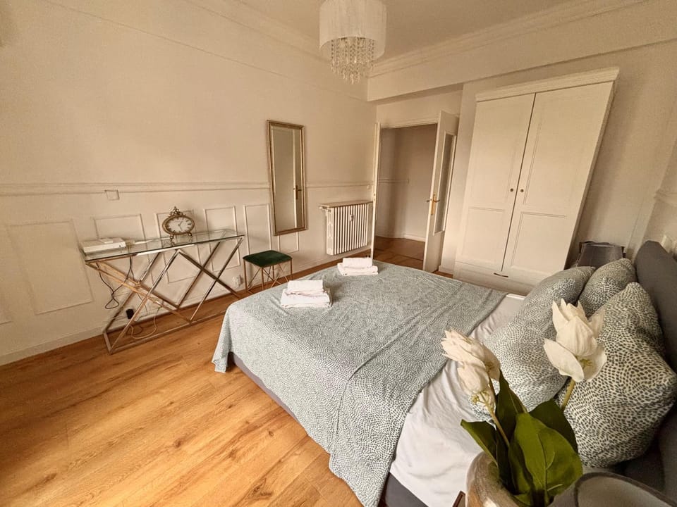 Bed, Photo of the whole room, Bedroom, towels, wardrobe