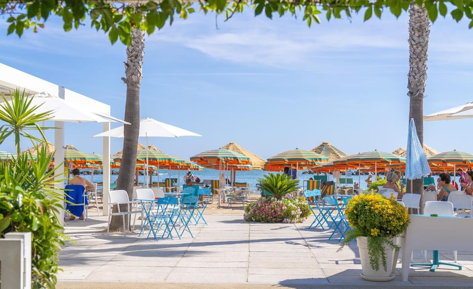 Restaurant/places to eat, Beach, Sea view