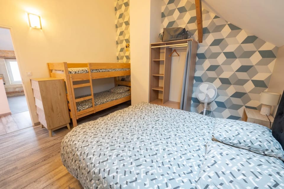 Bed, Photo of the whole room, Bedroom, bunk bed